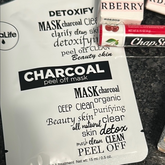 Burberry Her Beauty Bundle Burberry Her x2 5ml travel & Ipsy Bag & Charcoal Peel - Picture 7 of 12